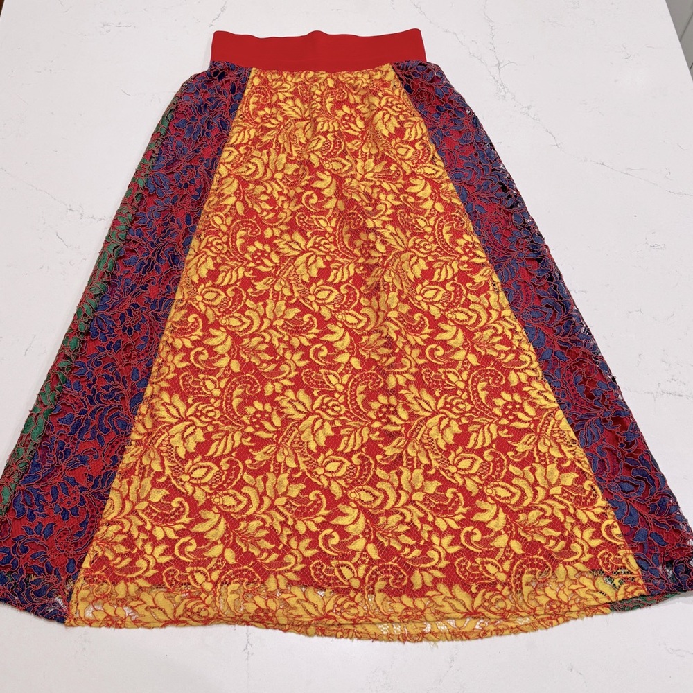 Neiman Marcus CF. Goldman Lace Spanish Skirt Size 0